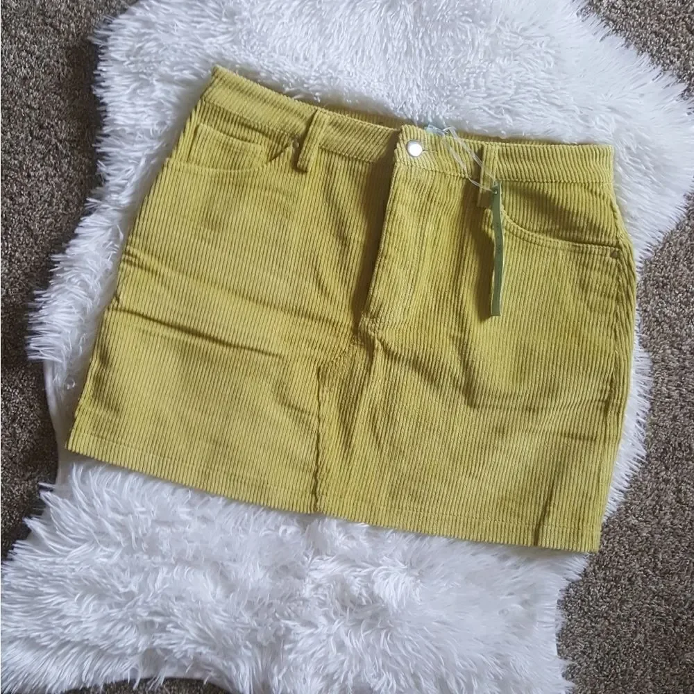 She & Sky Corduroy Mini Skirt Size Large NEW‎